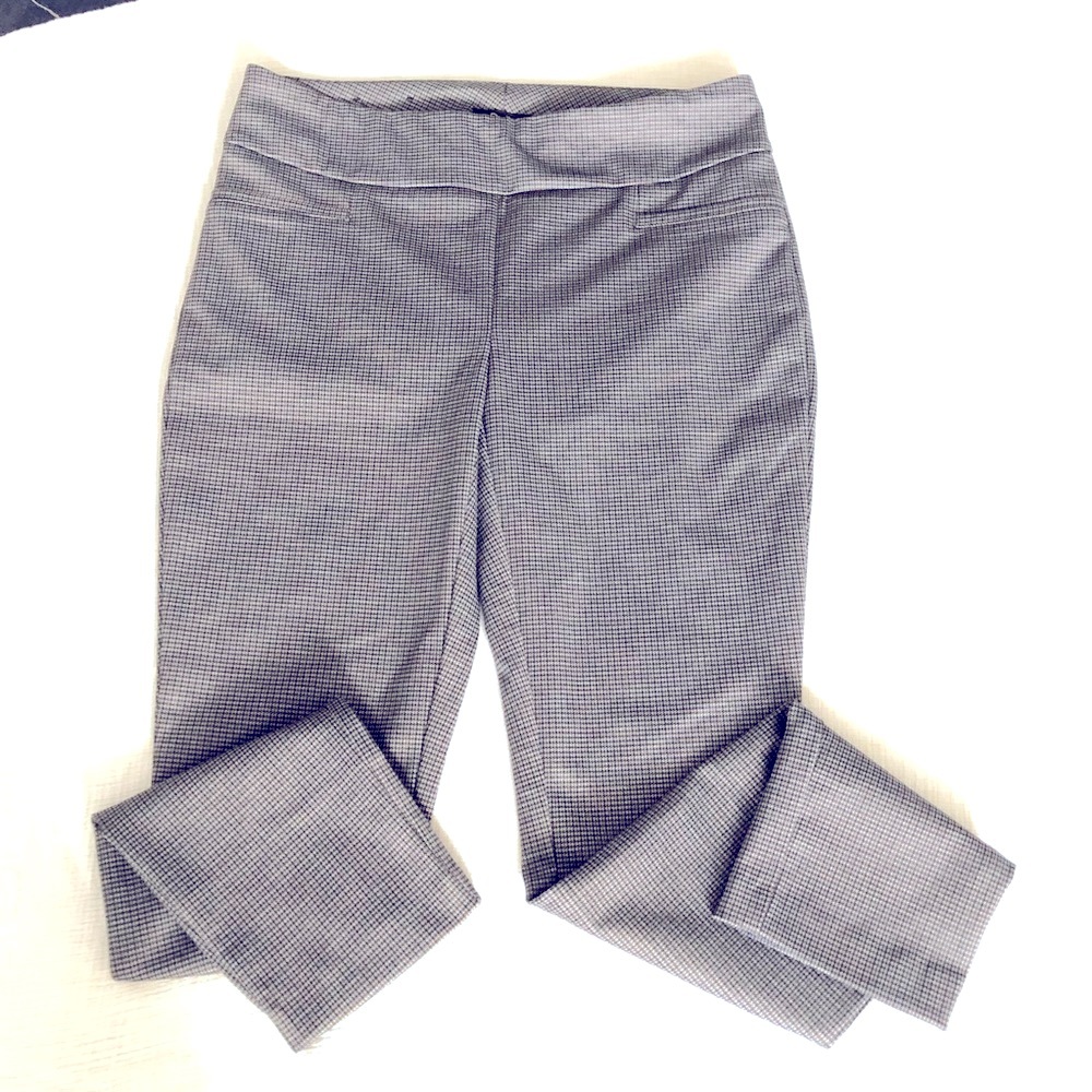 NWOT DELIA LADIE’S CONFORT FIT SLIM PANT